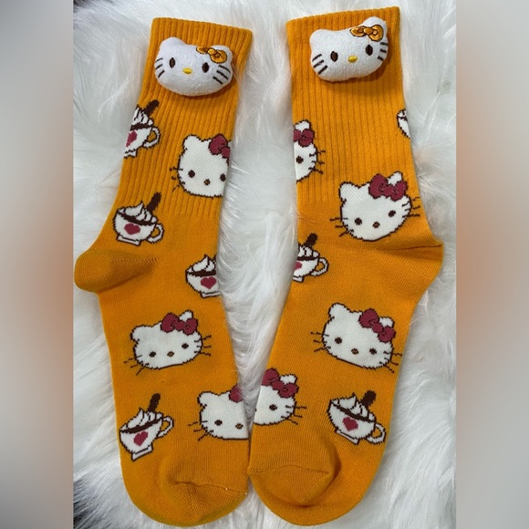 NWOT 1 Pair Hello Kitty Fall Socks with plush heads fits size 4-10 big kids - Picture 2 of 5